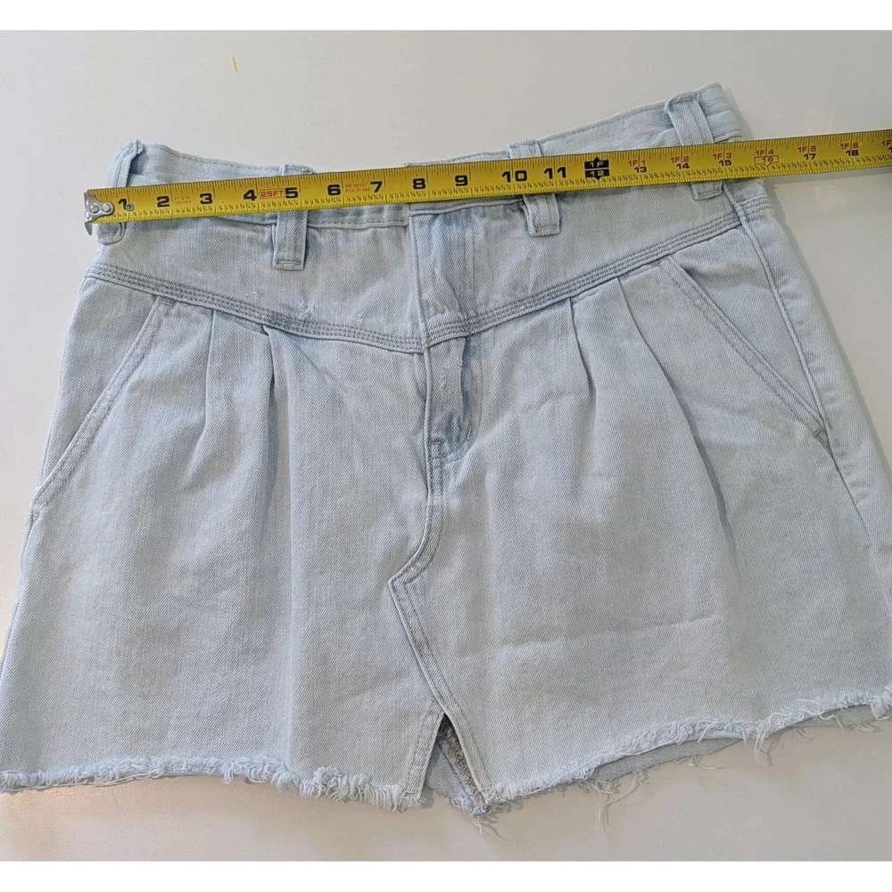 We The Free Free People Light Wash Pleated Denim Mini Skirt Raw Hem Size 28